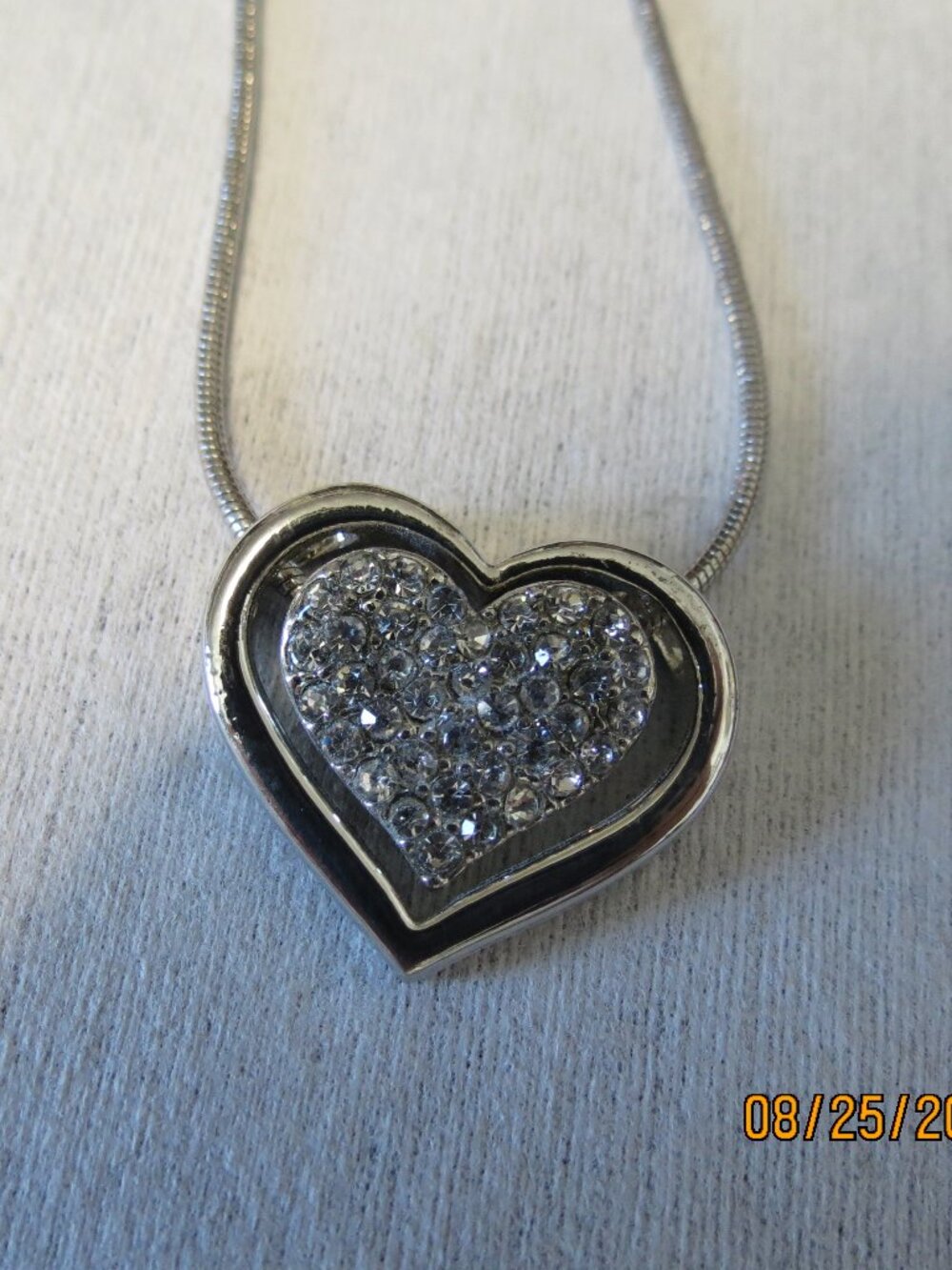 USED- 10 inch Swivel Heart Necklace